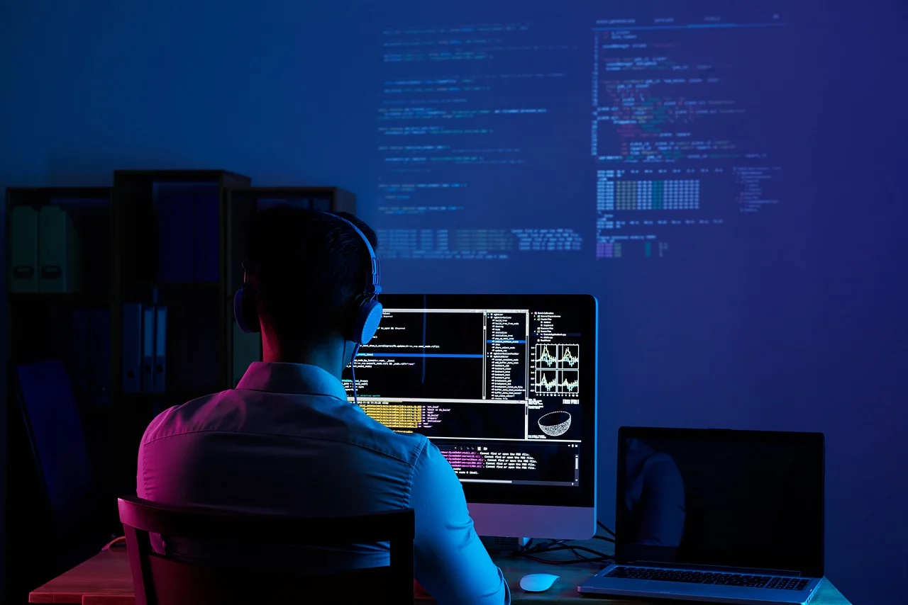 7 Crucial Skills to Land a Job in The Tech Sector