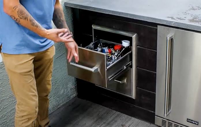 Outdoor Kitchen Drawers: An Organized and Spacious Space