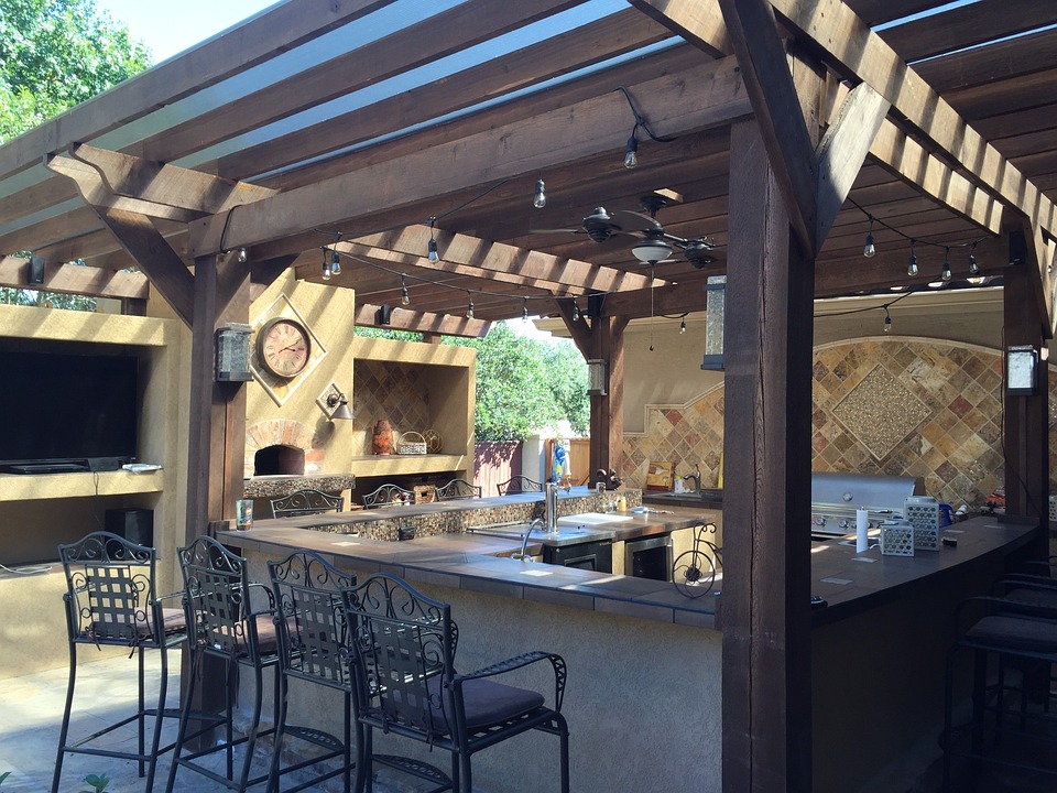 <strong>Must-Haves for a Fabulous Outdoor Kitchen</strong>